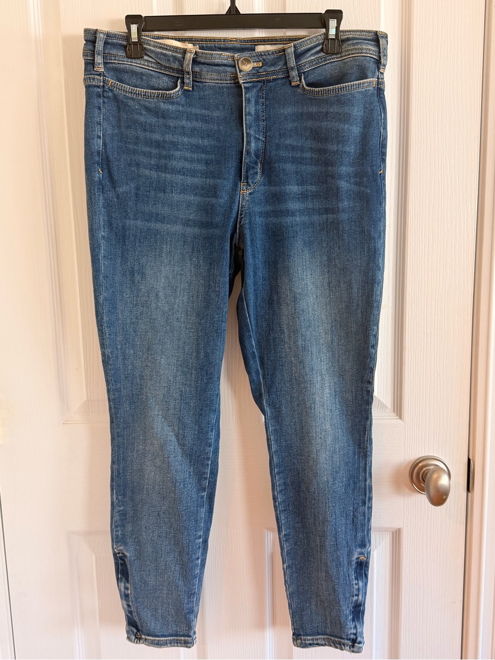 Pilcro High-Rise Skinny Jean - size 31. Faded dark blue.